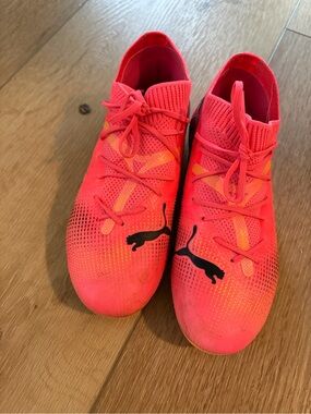 Puma Kids Neon Pink Soccer Cleats